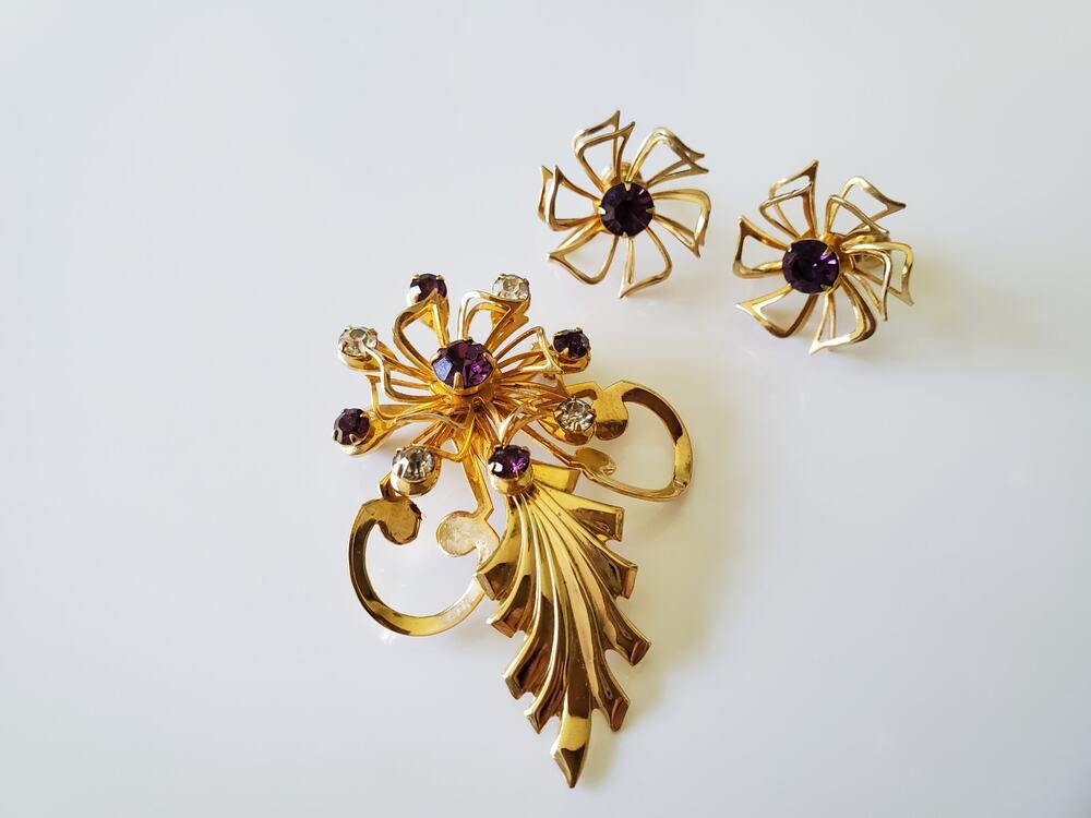 Vintage Gold Tone Dark Purple Stone Floral Brooch and Earring Set